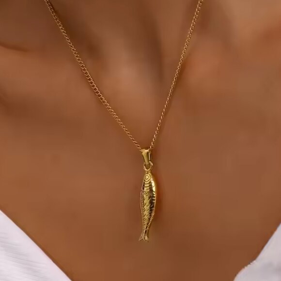 Waterproof Gold Sardine Necklace Coastal Fish Pendant for Summer Outfits PRETTY - Picture 1 of 12